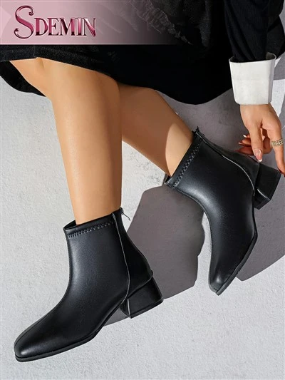 Schwarze Block-Booties