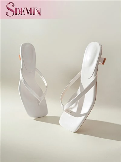 Schuhe gleiten auf der Ferse